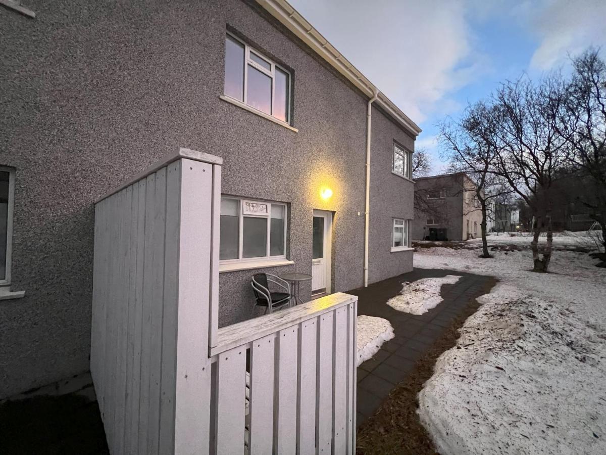 Guesthouse Akureyri - Apartments Near Down Town المظهر الخارجي الصورة