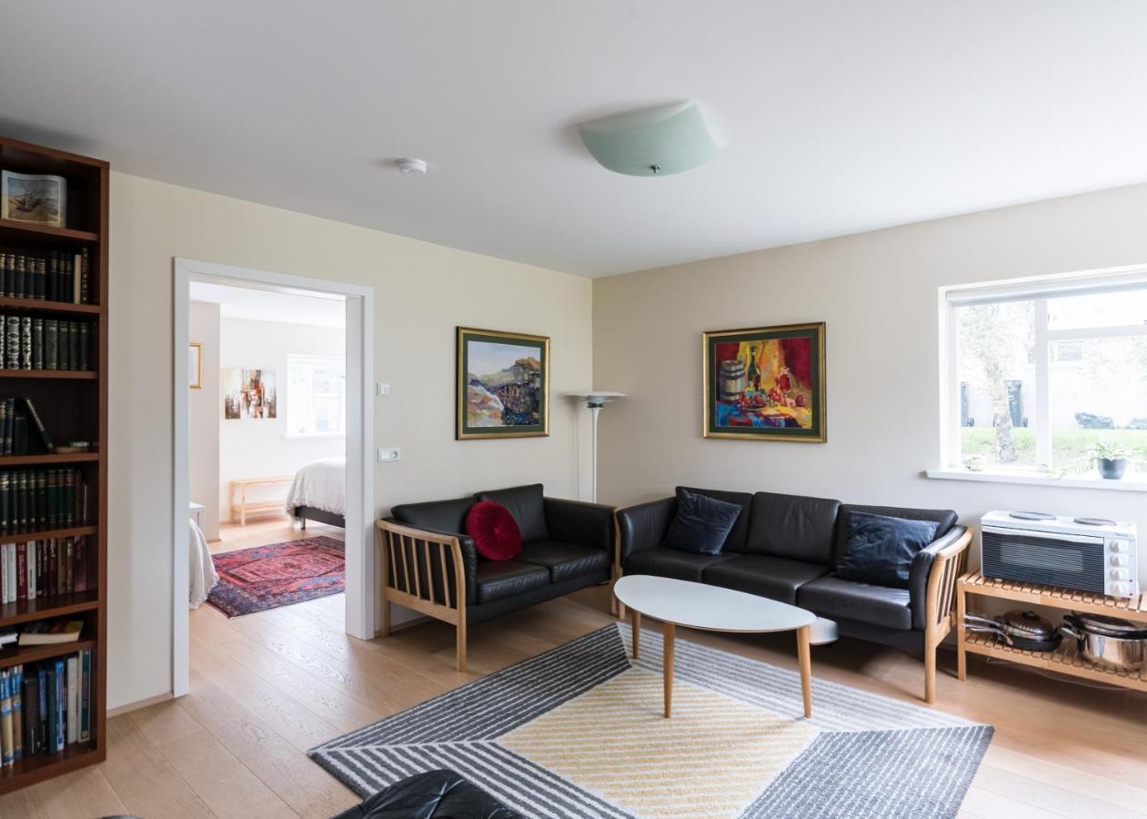 Guesthouse Akureyri - Apartments Near Down Town المظهر الخارجي الصورة